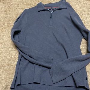 Men’s gray crewneck in a size extra-large!